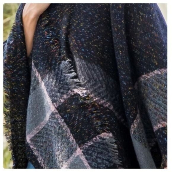 ❌SOLD✨HP ✨PLAID HOODED RUANA PONCHO-ONE SIZE-NEW- - Picture 7 of 7